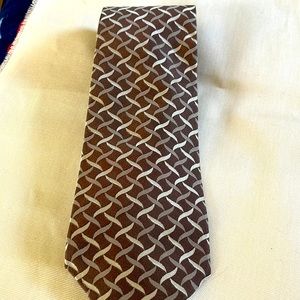 NWOT! Gorgeous Donna Karan Signature Silk Tie. Cocoa Brown and Beige design